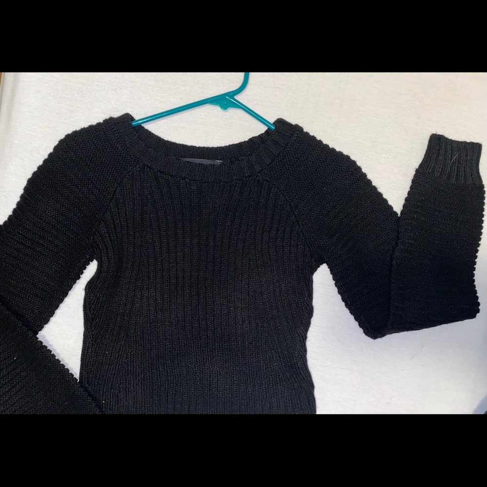 Never worn cropped sweater 🤍